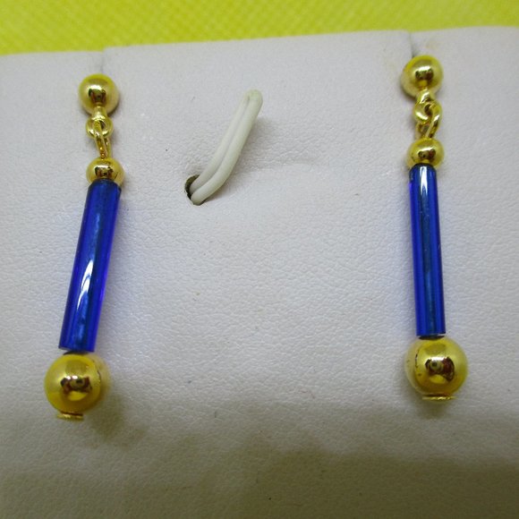 Gold Tone Enamel Christmas Ornament With 3 Pair Pierced Earring Openwork Wreath - Picture 7 of 10